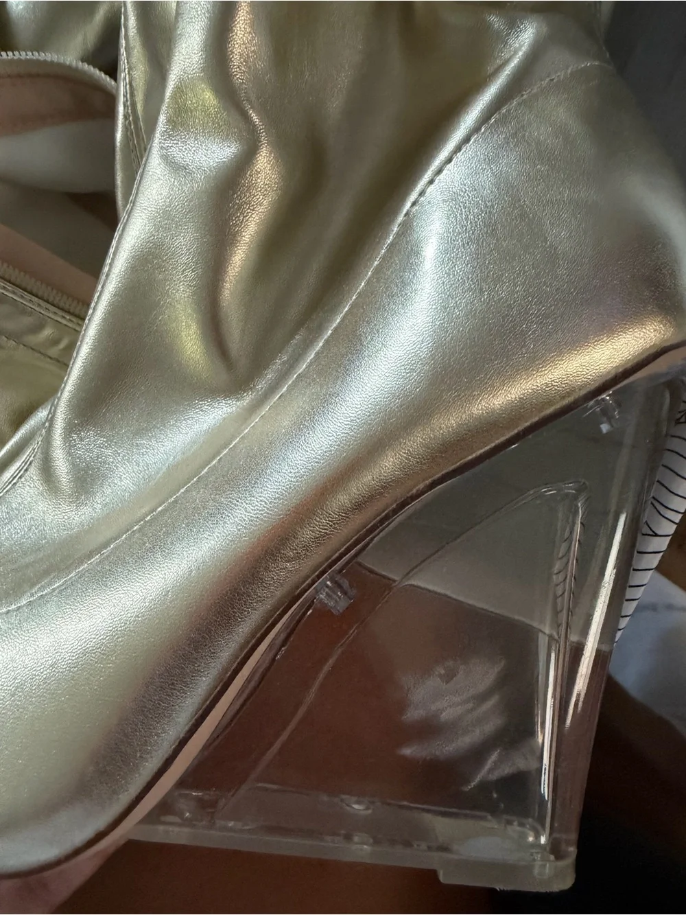 N/A stylish gold